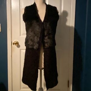 BODY:
100% ACRYLIC
FAUX FUR:
52% POLYESTER
48% ACRYLIC